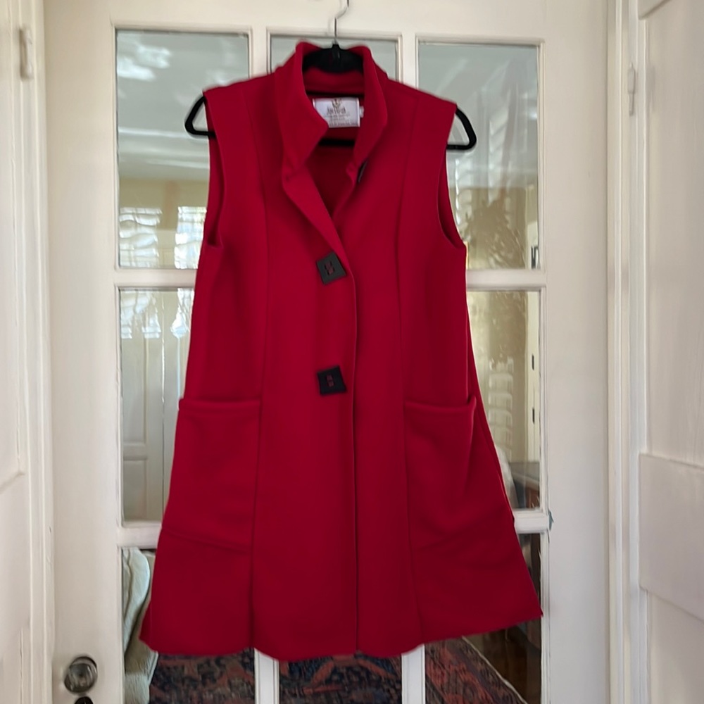 Janska red polar fleece vest w/pockets.